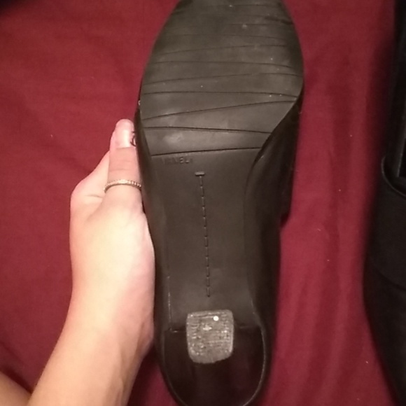 Heels - Picture 4 of 4